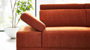 Interliving Sofa Serie 4253 - klappbare Armlehne