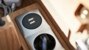 Interliving Wohnzimmer Serie 2020 - Steckdose und USB 195414